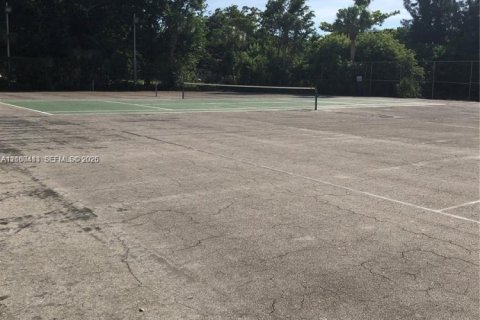 Condo in Miami, Florida, 2 bedrooms  № 2402452 - photo 24