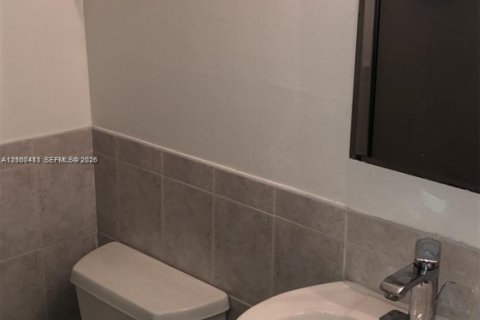 Condo in Miami, Florida, 2 bedrooms  № 2402452 - photo 10