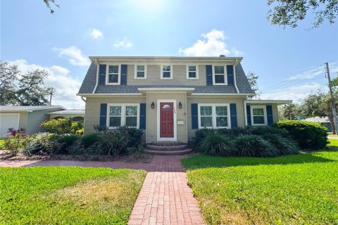 House in Bradenton, Florida 4 bedrooms, 268.02 sq.m. № 1680016 - photo 1