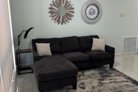 Casa en venta en Pembroke Pines, Florida, 3 dormitorios, 111.11 m2 № 2168904 - foto 5