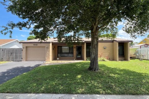 Casa en venta en Pembroke Pines, Florida, 3 dormitorios, 111.11 m2 № 2168904 - foto 3