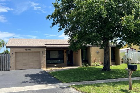 Casa en Pembroke Pines, Florida 3 dormitorios, 111.11 m2 № 2168904
