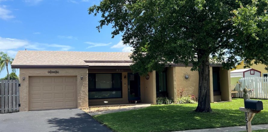 Casa en Pembroke Pines, Florida 3 dormitorios, 111.11 m2 № 2168904
