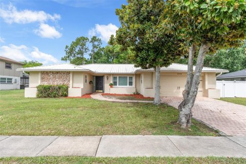 Casa en venta en Orlando, Florida, 4 dormitorios, 179.95 m2 № 2157437 - foto 3