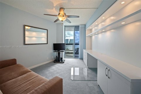 Condo in Aventura, Florida, 2 bedrooms  № 2042139 - photo 21