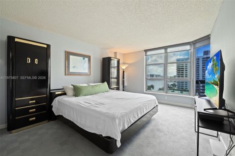 Condo in Aventura, Florida, 2 bedrooms  № 2042139 - photo 16
