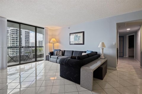 Condo in Aventura, Florida, 2 bedrooms  № 2042139 - photo 14