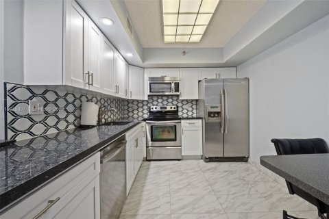 Condo in Aventura, Florida, 2 bedrooms  № 2042139 - photo 7
