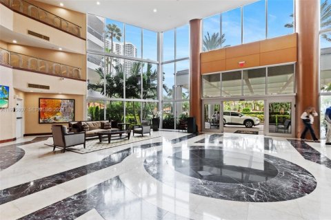 Condo in Aventura, Florida, 2 bedrooms  № 2042139 - photo 4
