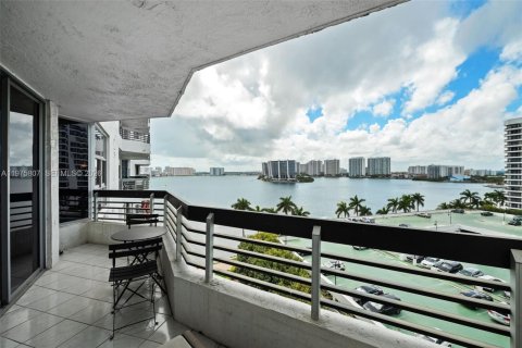 Condo in Aventura, Florida, 2 bedrooms  № 2042139 - photo 30