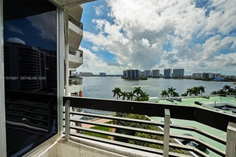 Condo in Aventura, Florida, 2 bedrooms  № 2042139 - photo 29