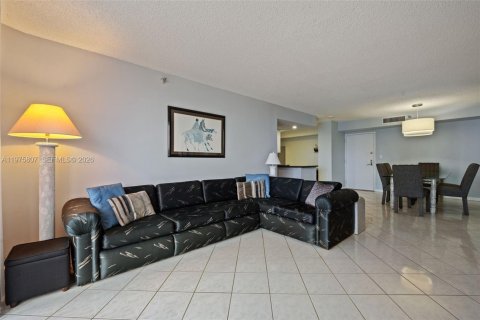 Condo in Aventura, Florida, 2 bedrooms  № 2042139 - photo 13