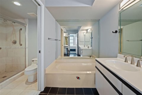 Condo in Aventura, Florida, 2 bedrooms  № 2042139 - photo 20