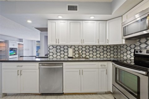 Condo in Aventura, Florida, 2 bedrooms  № 2042139 - photo 8