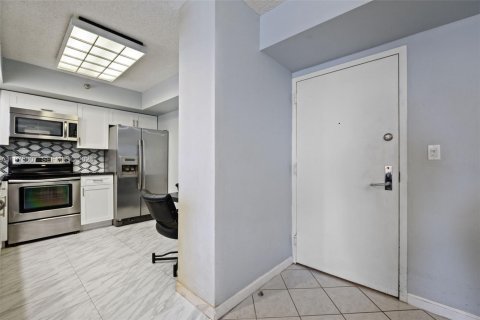 Condo in Aventura, Florida, 2 bedrooms  № 2042139 - photo 10