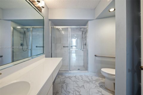 Condo in Aventura, Florida, 2 bedrooms  № 2042139 - photo 25