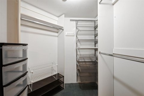 Condo in Aventura, Florida, 2 bedrooms  № 2042139 - photo 22