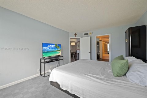 Condo in Aventura, Florida, 2 bedrooms  № 2042139 - photo 17
