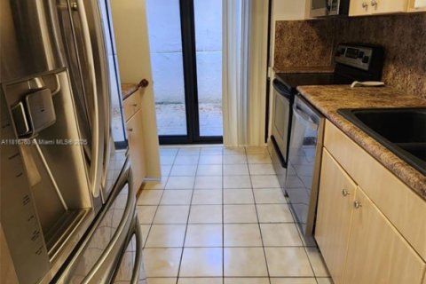 Townhouse in Lauderhill, Florida 2 bedrooms, 133.41 sq.m. № 1770660 - photo 2