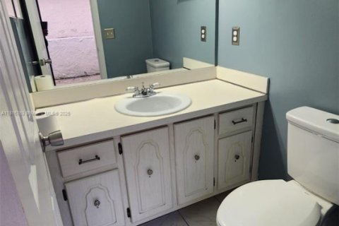 Townhouse in Lauderhill, Florida 2 bedrooms, 133.41 sq.m. № 1770660 - photo 9