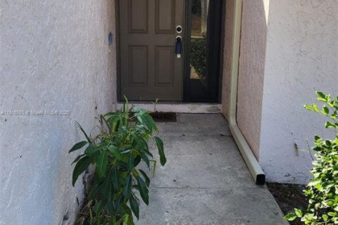 Townhouse in Lauderhill, Florida 2 bedrooms, 133.41 sq.m. № 1770660 - photo 3