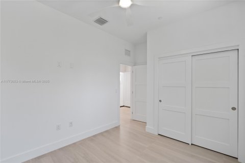 Townhouse in Islamorada, Village of Islands, Florida 3 bedrooms, 156.08 sq.m. № 1714476 - photo 17