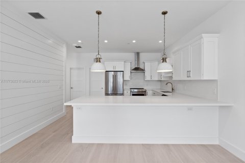 Townhouse in Islamorada, Village of Islands, Florida 3 bedrooms, 156.08 sq.m. № 1714476 - photo 11