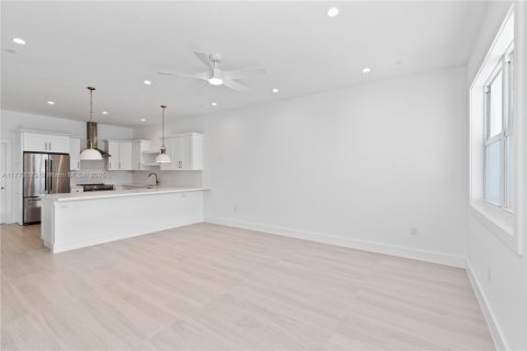 Townhouse in Islamorada, Village of Islands, Florida 3 bedrooms, 156.08 sq.m. № 1714476 - photo 12