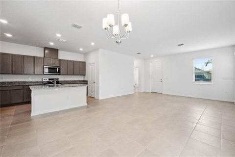 House in Davenport, Florida 3 bedrooms, 172.05 sq.m. № 1849548 - photo 9