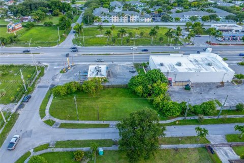 Propiedad comercial en venta en Miami, Florida № 2012759 - foto 4