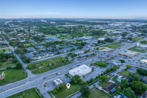 Propiedad comercial en venta en Miami, Florida № 2012759 - foto 7