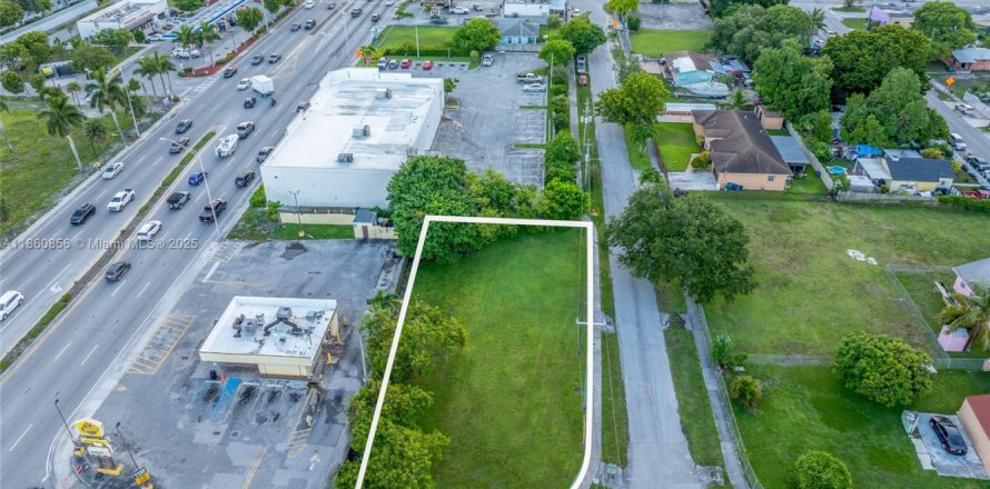 Propiedad comercial en Miami, Florida № 2012759
