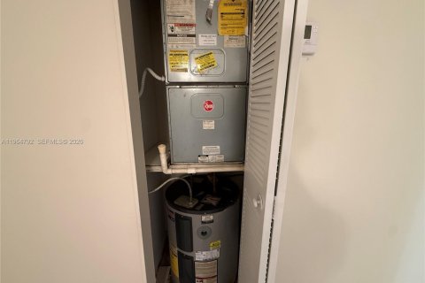 Townhouse in Miami, Florida 3 bedrooms, 102.19 sq.m. № 2026082 - photo 12