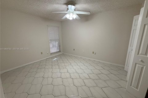 Townhouse in Miami, Florida 3 bedrooms, 102.19 sq.m. № 2026082 - photo 15