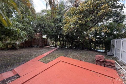 Townhouse in Miami, Florida 3 bedrooms, 102.19 sq.m. № 2026082 - photo 4