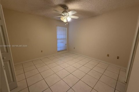 Townhouse in Miami, Florida 3 bedrooms, 102.19 sq.m. № 2026082 - photo 10