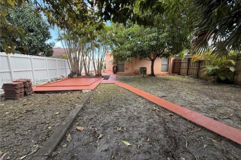 Townhouse in Miami, Florida 3 bedrooms, 102.19 sq.m. № 2026082 - photo 3