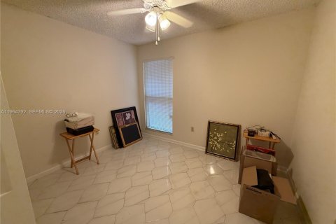 Townhouse in Miami, Florida 3 bedrooms, 102.19 sq.m. № 2026082 - photo 14