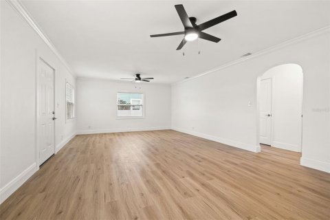 House in Saint Petersburg, Florida 2 bedrooms, 89.74 sq.m. № 1912908 - photo 9