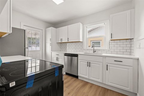 House in Saint Petersburg, Florida 2 bedrooms, 89.74 sq.m. № 1912908 - photo 11