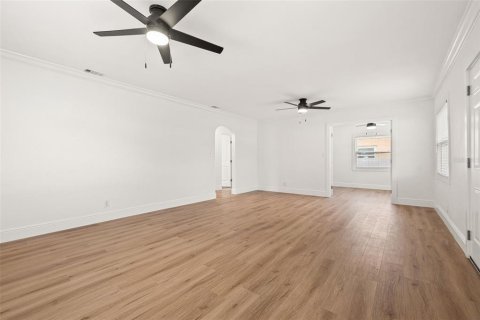 House in Saint Petersburg, Florida 2 bedrooms, 89.74 sq.m. № 1912908 - photo 10