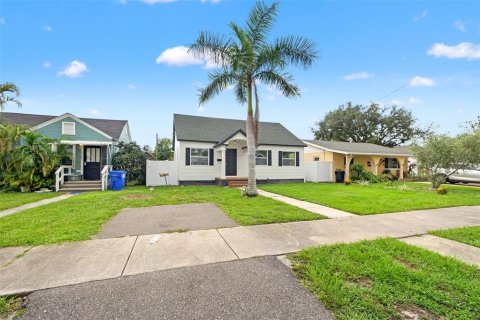 House in Saint Petersburg, Florida 2 bedrooms, 89.74 sq.m. № 1912908 - photo 3
