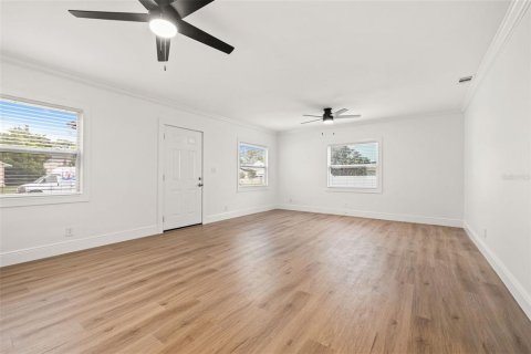 House in Saint Petersburg, Florida 2 bedrooms, 89.74 sq.m. № 1912908 - photo 8