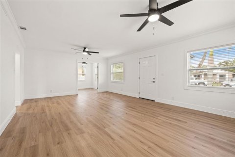 House in Saint Petersburg, Florida 2 bedrooms, 89.74 sq.m. № 1912908 - photo 5