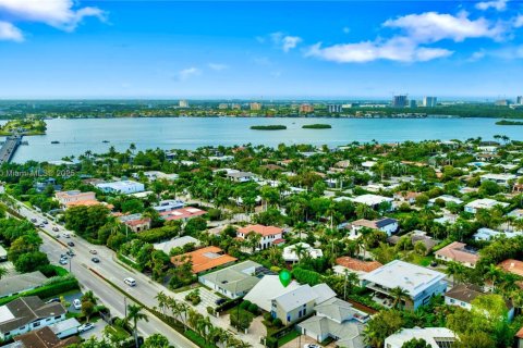 Casa en venta en Bay Harbor Islands, Florida, 4 dormitorios, 465.35 m2 № 1486586 - foto 4