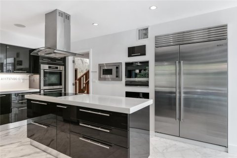 Casa en venta en Bay Harbor Islands, Florida, 4 dormitorios, 465.35 m2 № 1486586 - foto 17