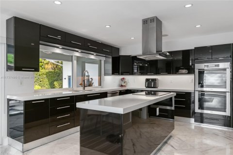 Casa en venta en Bay Harbor Islands, Florida, 4 dormitorios, 465.35 m2 № 1486586 - foto 19