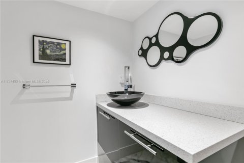 Casa en venta en Bay Harbor Islands, Florida, 4 dormitorios, 465.35 m2 № 1486586 - foto 23