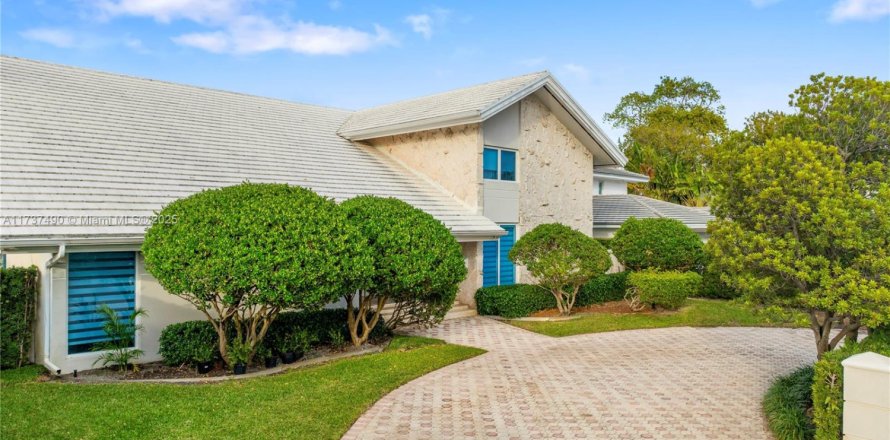 Casa en Bay Harbor Islands, Florida 4 dormitorios, 465.35 m2 № 1486586
