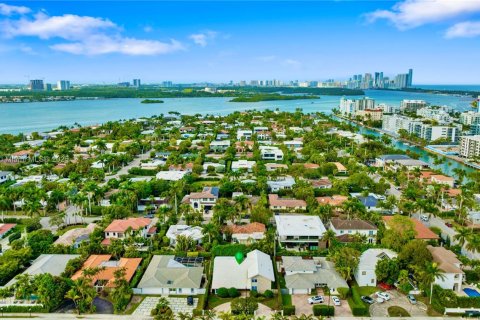 Casa en venta en Bay Harbor Islands, Florida, 4 dormitorios, 465.35 m2 № 1486586 - foto 3